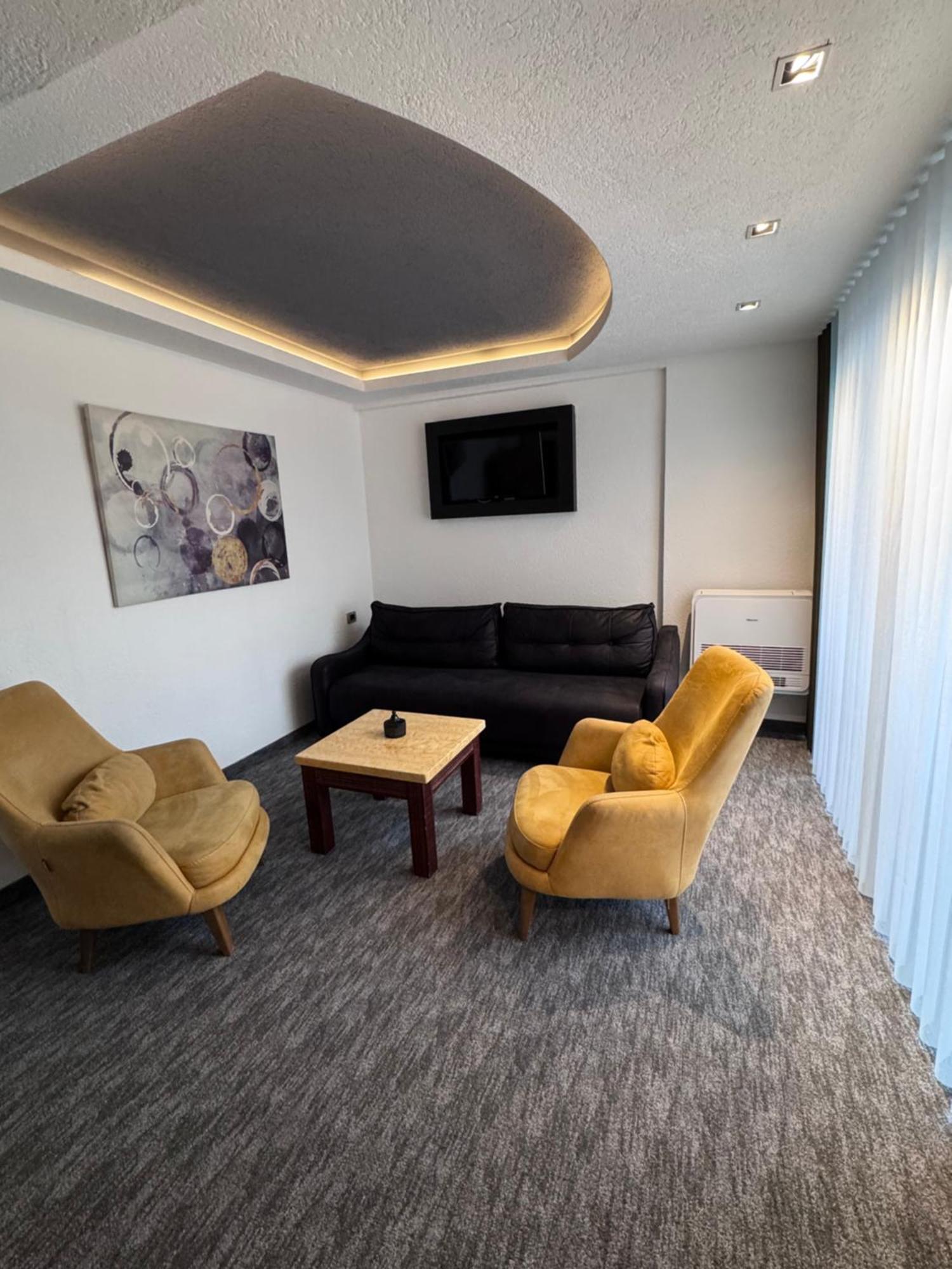 Hotel Ideall Podgorica Exterior photo